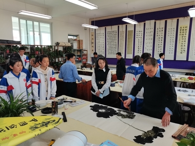 政協(xié)蘭州市委員會開展文化進(jìn)校園活動，架起委員聯(lián)系界別群眾的橋梁